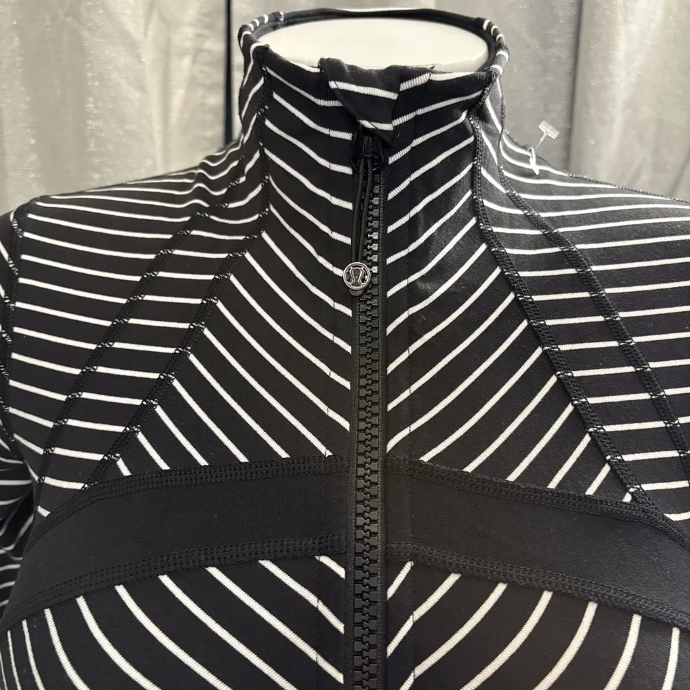 Lululemon Black and White parallel Define Jacket - Picture 14 of 15